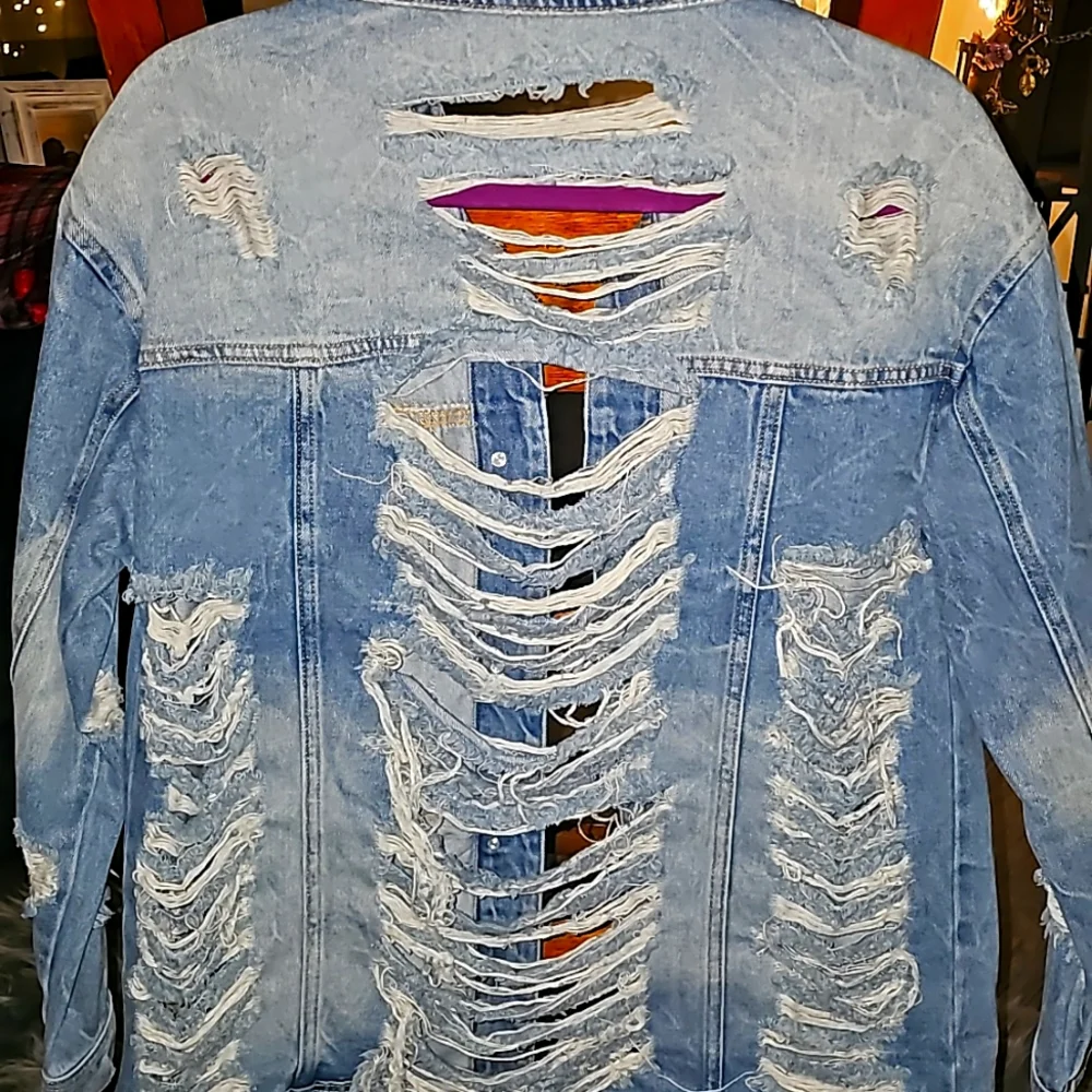 FASHION NOVA Womens Distressed Denim Jacket. Mint condition sz Small!!!